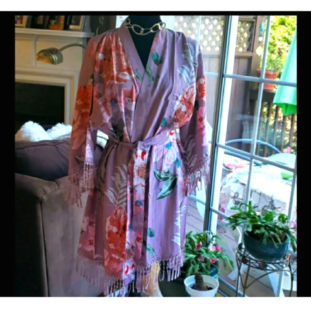 Lounging robe Kimono style fringes One size NWT
